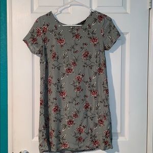 Color mint with light red and pink roses